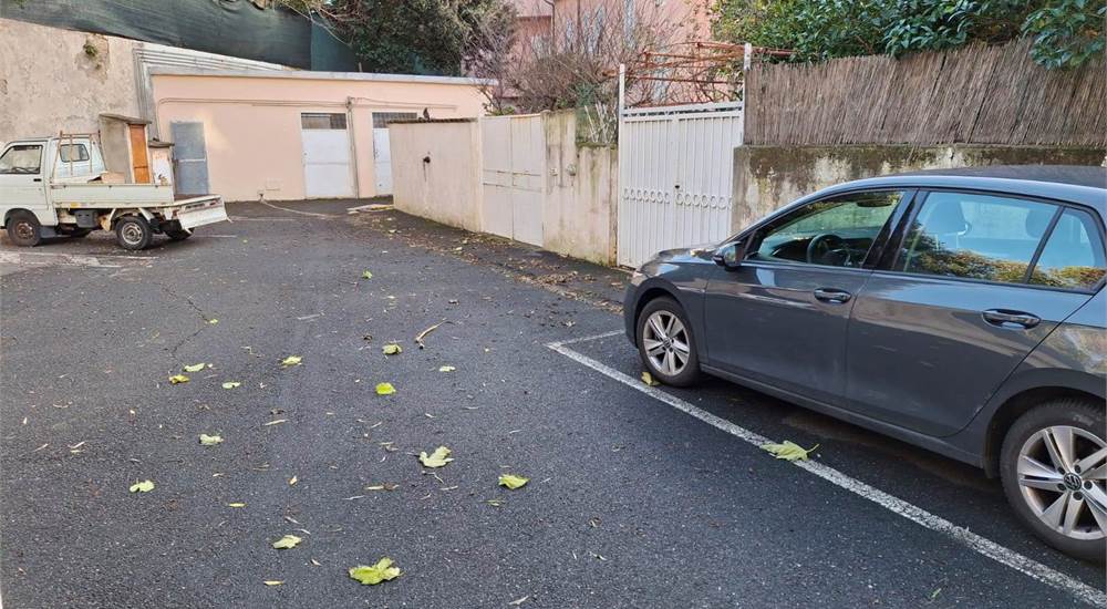 posto auto interno cortile