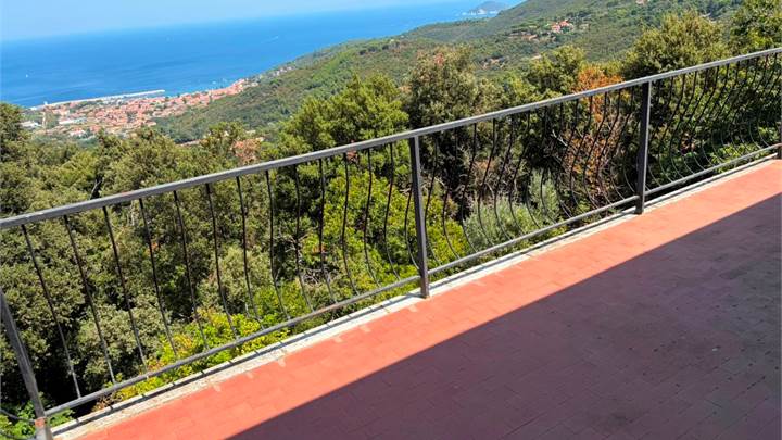 ISOLA D'ELBA - POGGIO - IN BIFAMILIARE CON TERRAZZA SPLENDIDA VISTA MARE