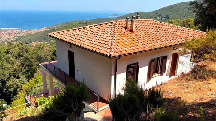 ISOLA D'ELBA - POGGIO - IN BIFAMILIARE CON TERRAZZA SPLENDIDA VISTA MARE